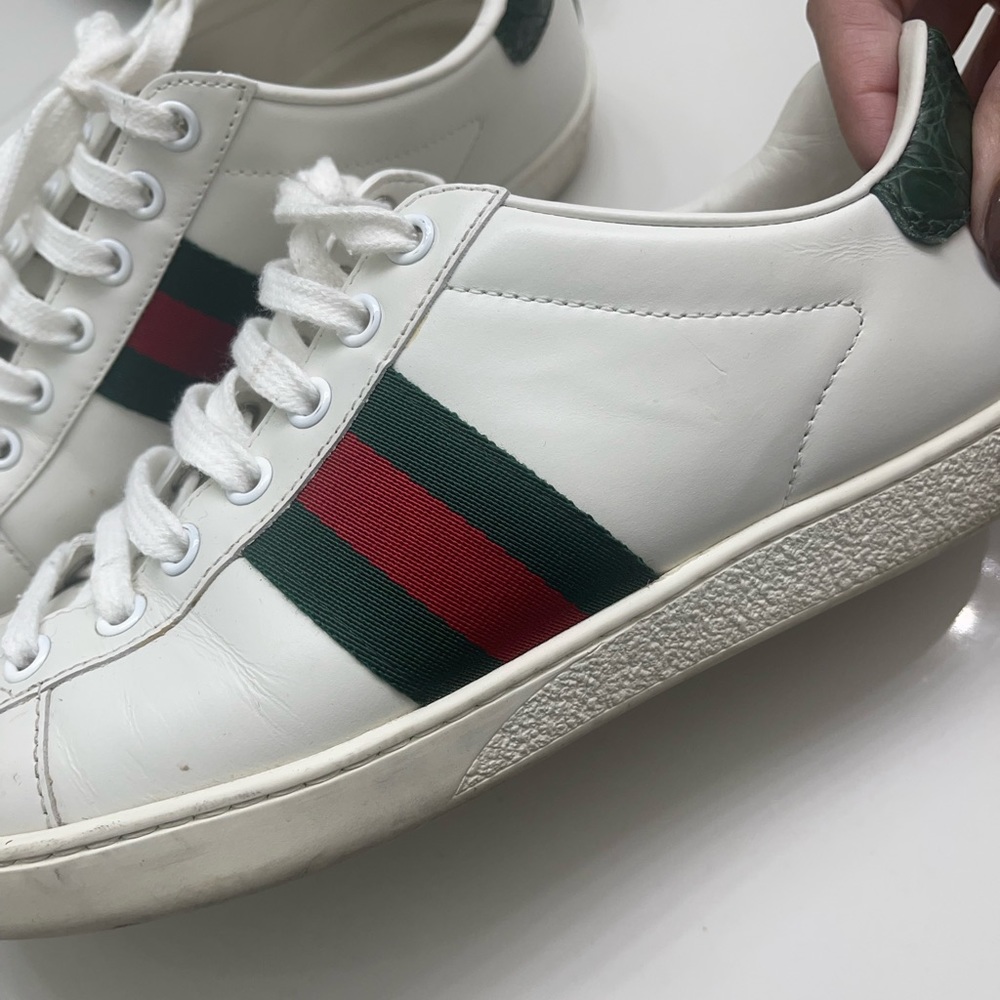 Authentic Gucci ace low top sneakers size 8.